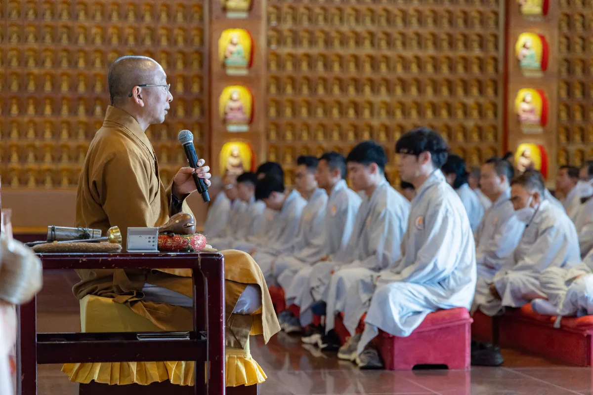 Hsi Lai Temple Holds Eight Precepts Retreat: Practicing the Dharma in Daily Life